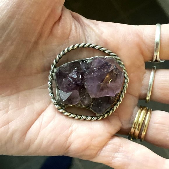 Unique chunky amethyst brooch set and framed in sterling silver. - Picture 3 of 6